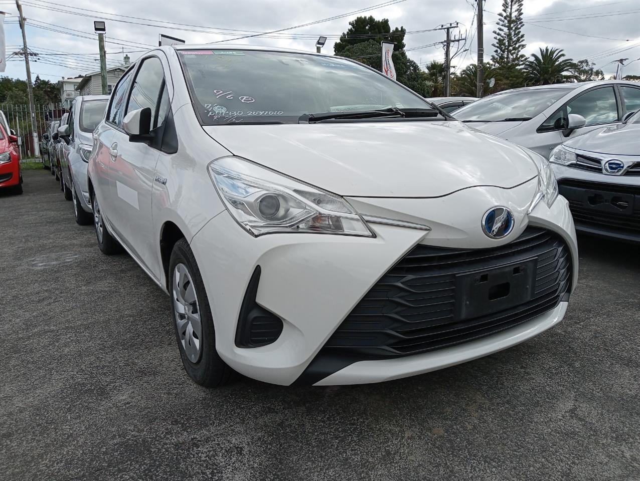 2018 Toyota Vitz image 2