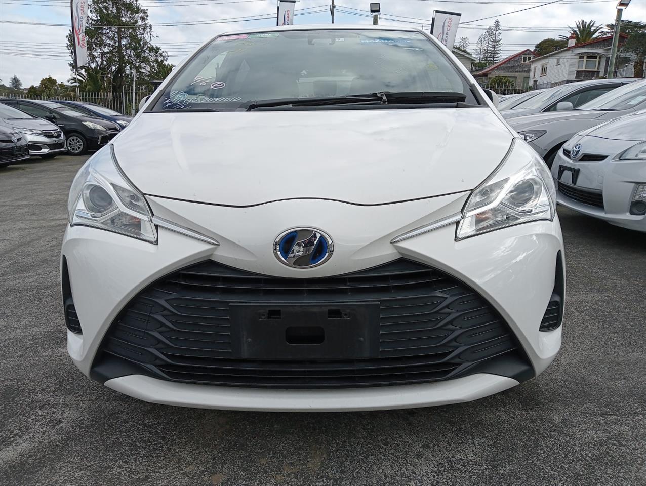 2018 Toyota Vitz image 3