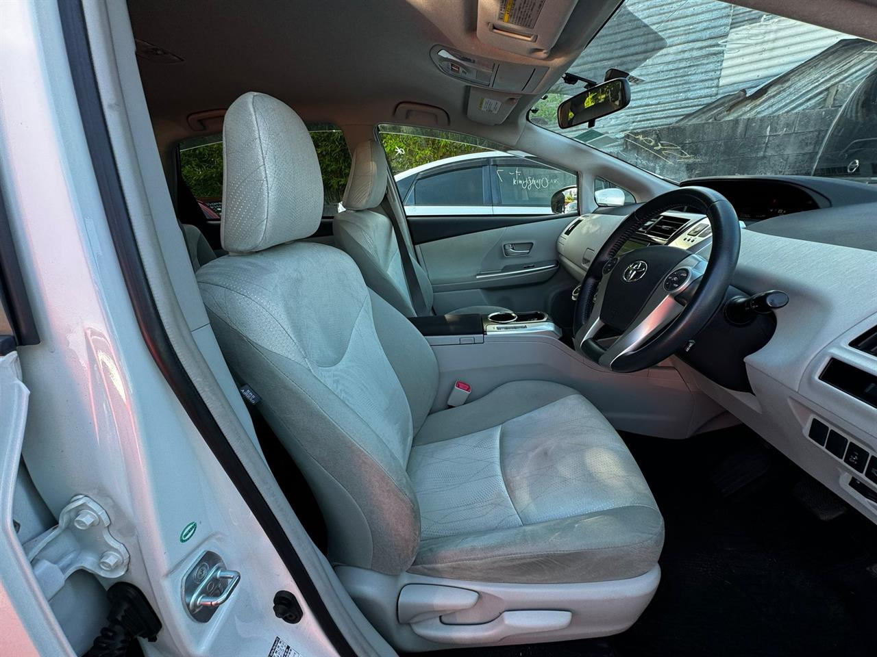 2012 Toyota Prius image 10