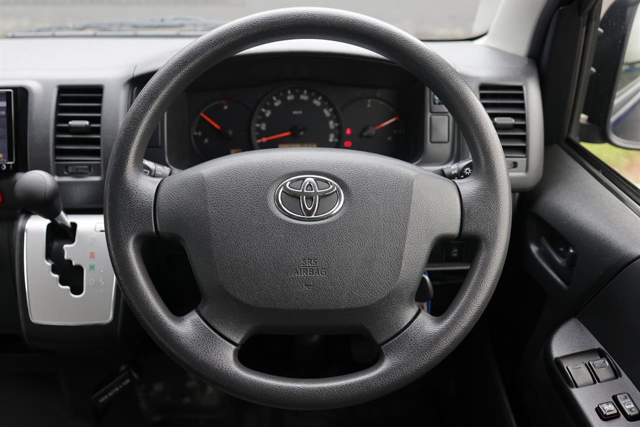 2017 Toyota Hiace image 16