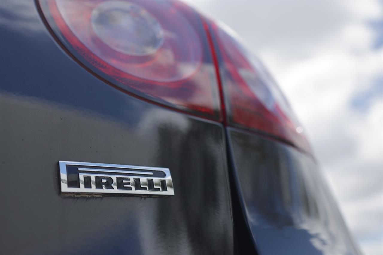 2009 Volkswagen Golf GTI Pirelli image 11