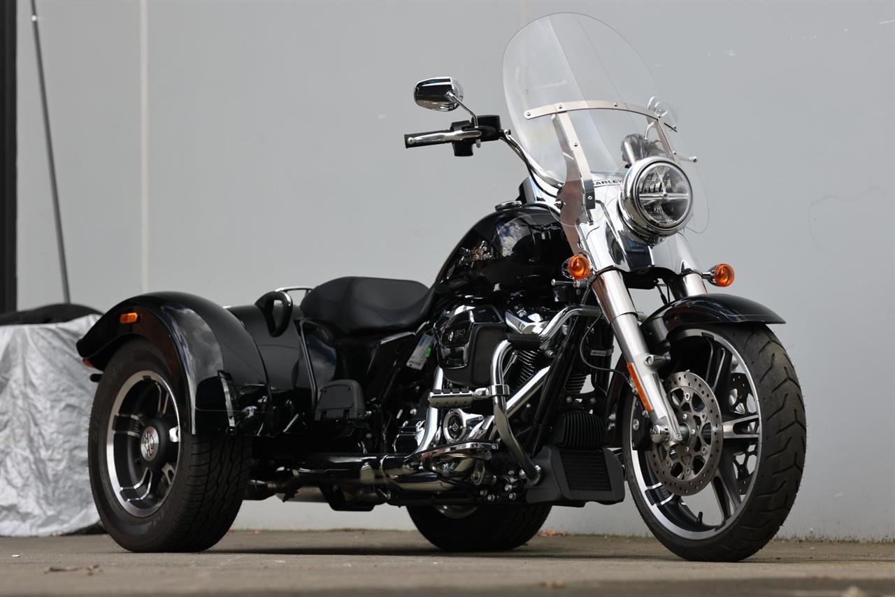 Cars & Vehicles  Motorbikes : 2022 Harley Davidson FREEWHEELER