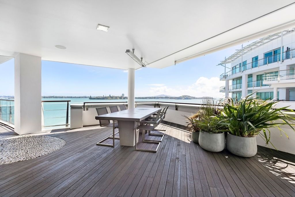 Spectacular Views + Fully Furnished image 6