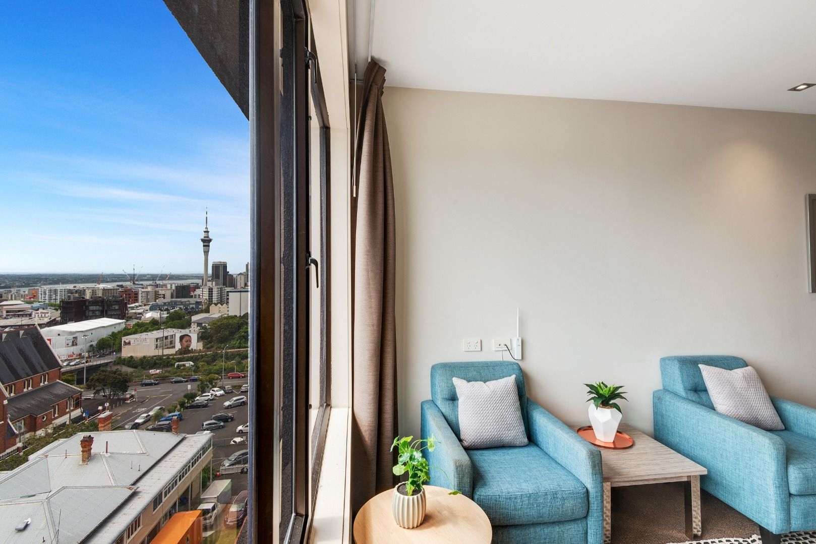 Auckland Grammar - Views, Fully Furnished, 2 Double bedrooms *carpark not included* image 3