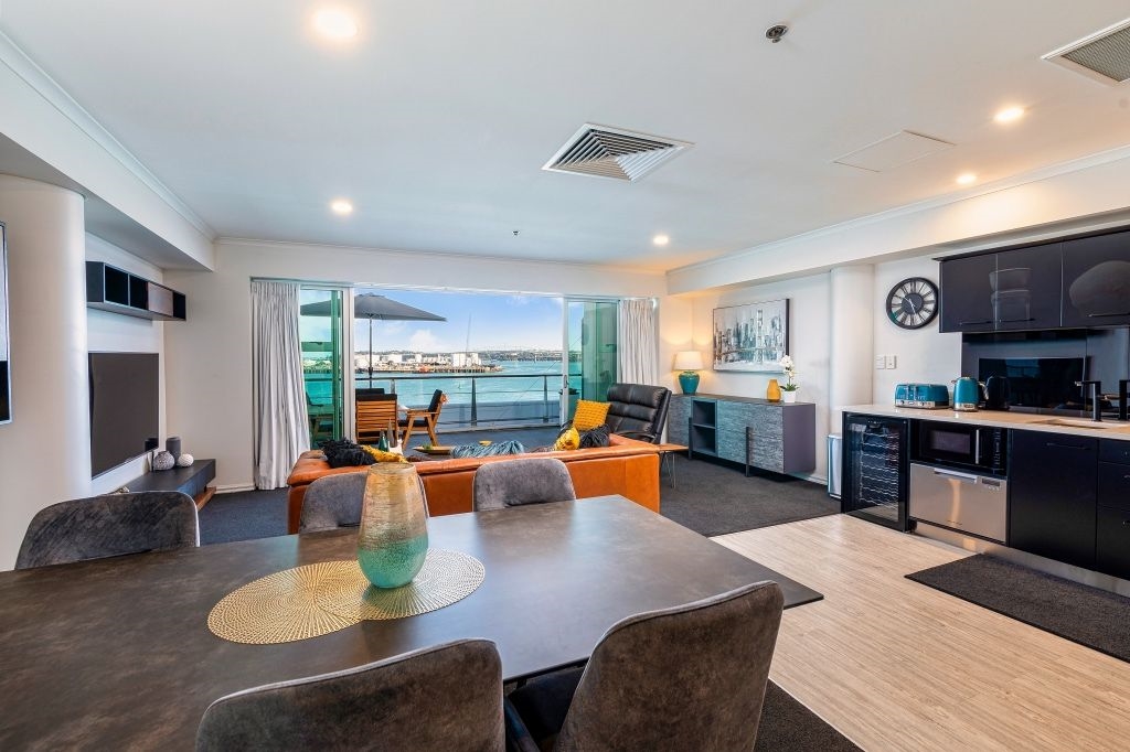 Stunning Views - Princes Wharf Executive Studio Apartment, Shed 24 image 3