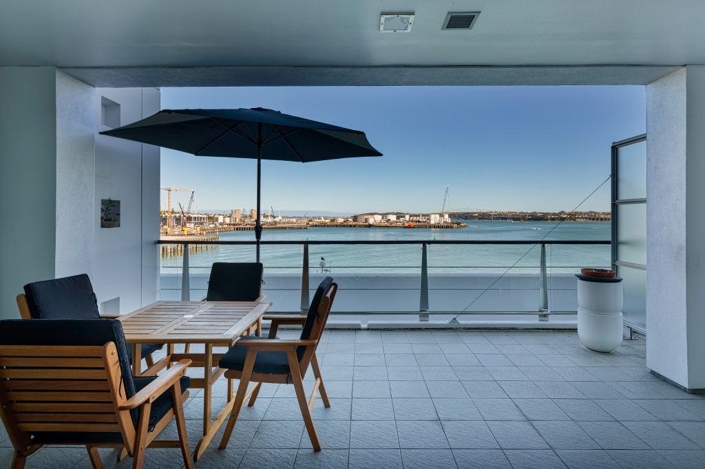 Stunning Views - Princes Wharf Executive Studio Apartment, Shed 24 image 5