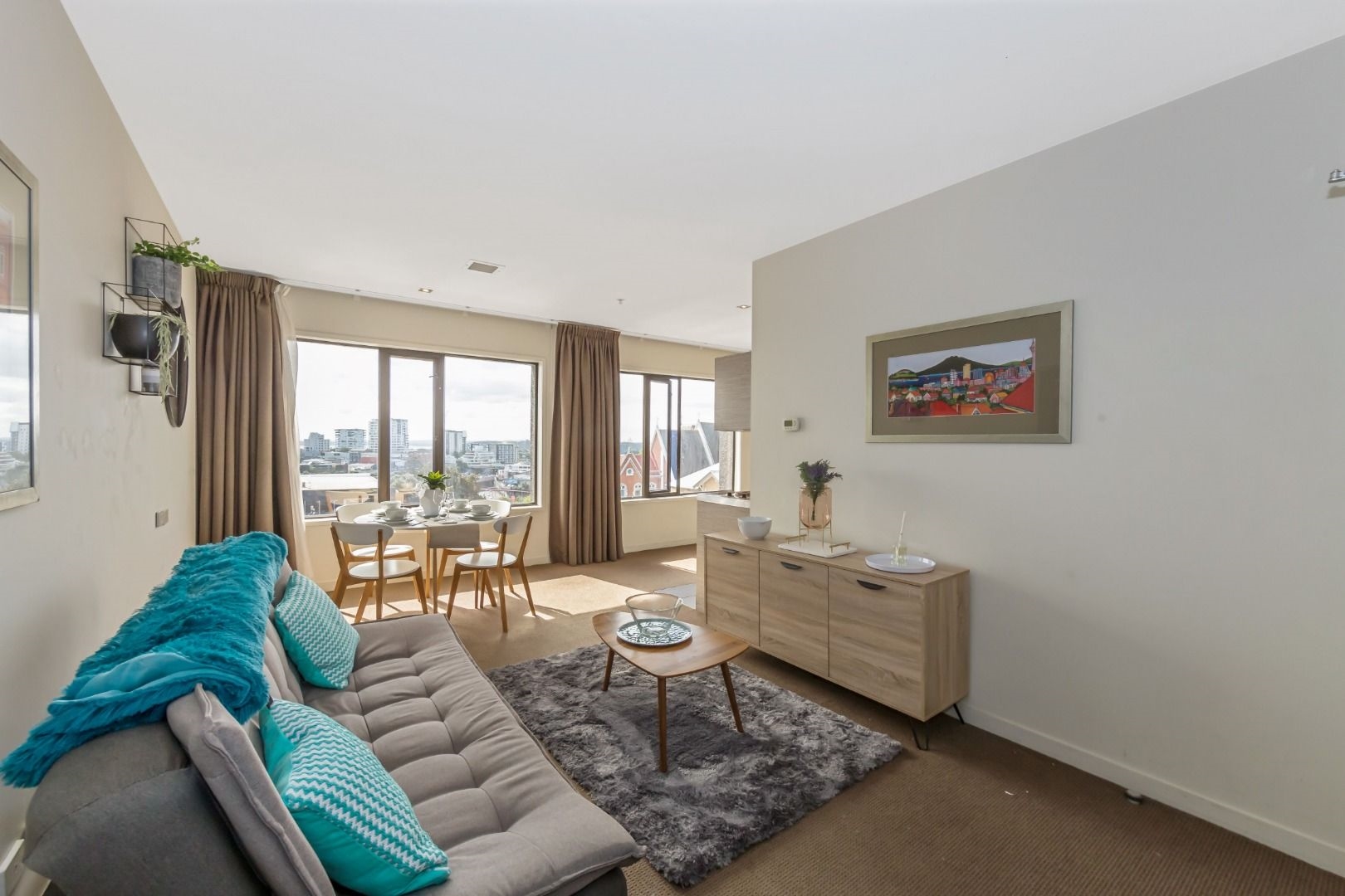 City Fringe - Fully Furnished with Panoramic Views image 7