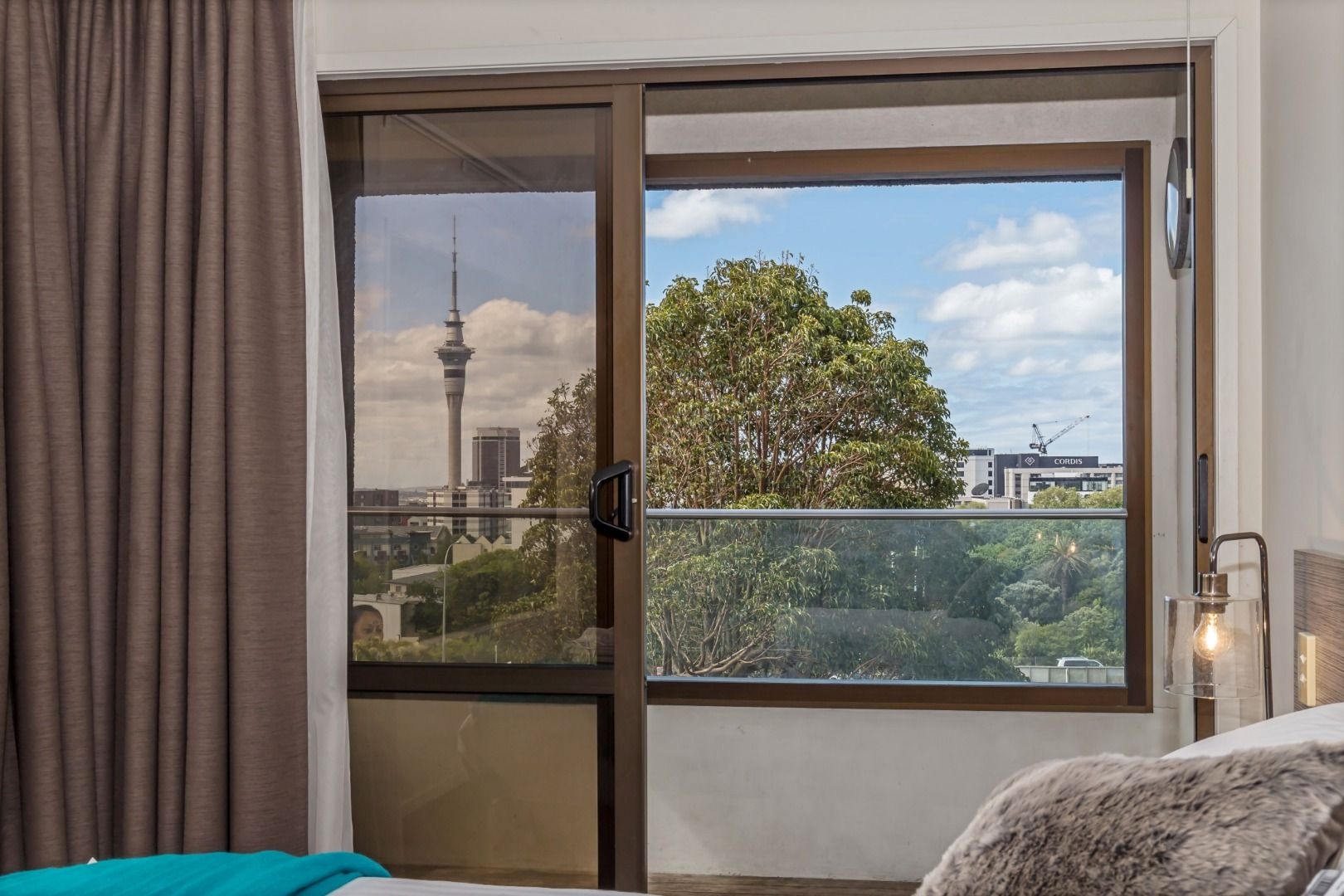City Fringe - Fully Furnished with Panoramic Views image 10