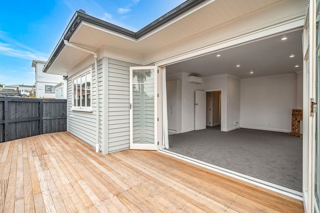 A Special Bungalow, Refurbished - Ready waiting for you! image 1