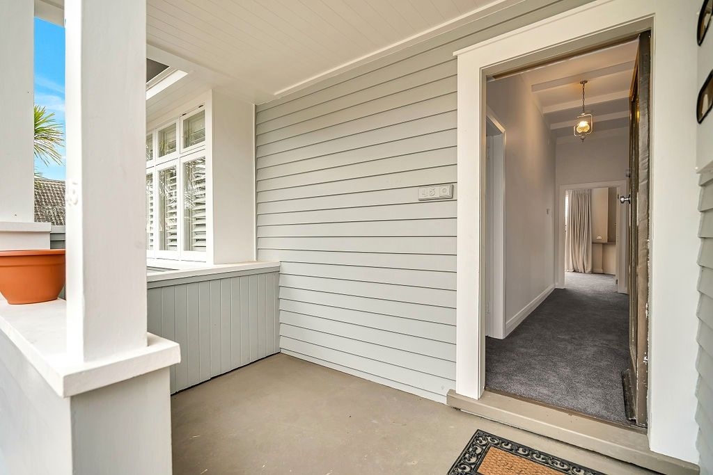 A Special Bungalow, Refurbished - Ready waiting for you! image 15