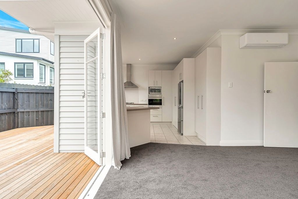 A Special Bungalow, Refurbished - Ready waiting for you! image 9