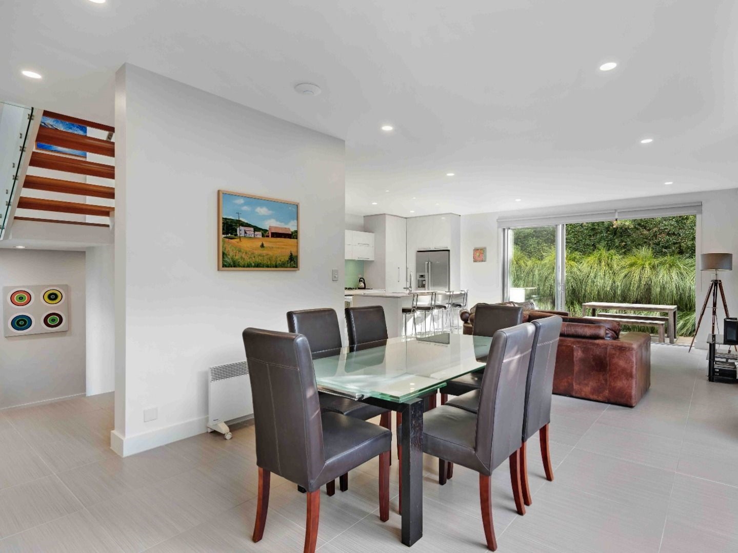 Stunning 4-Bedroom Orakei Home - Fully Furnished image 4