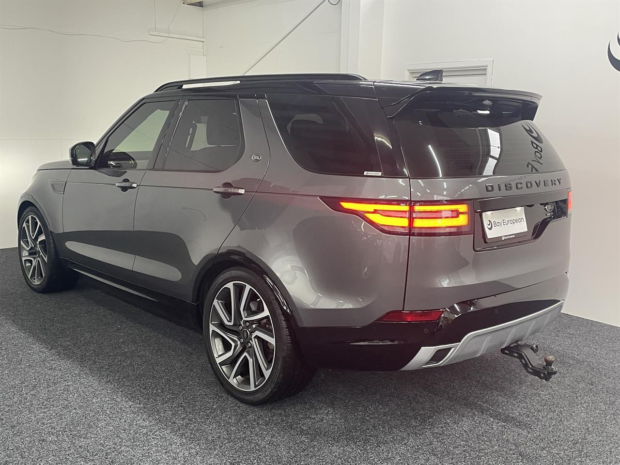 2018 Land Rover Discovery TD6 HSE Luxury 3.0D 7 Seater image 14
