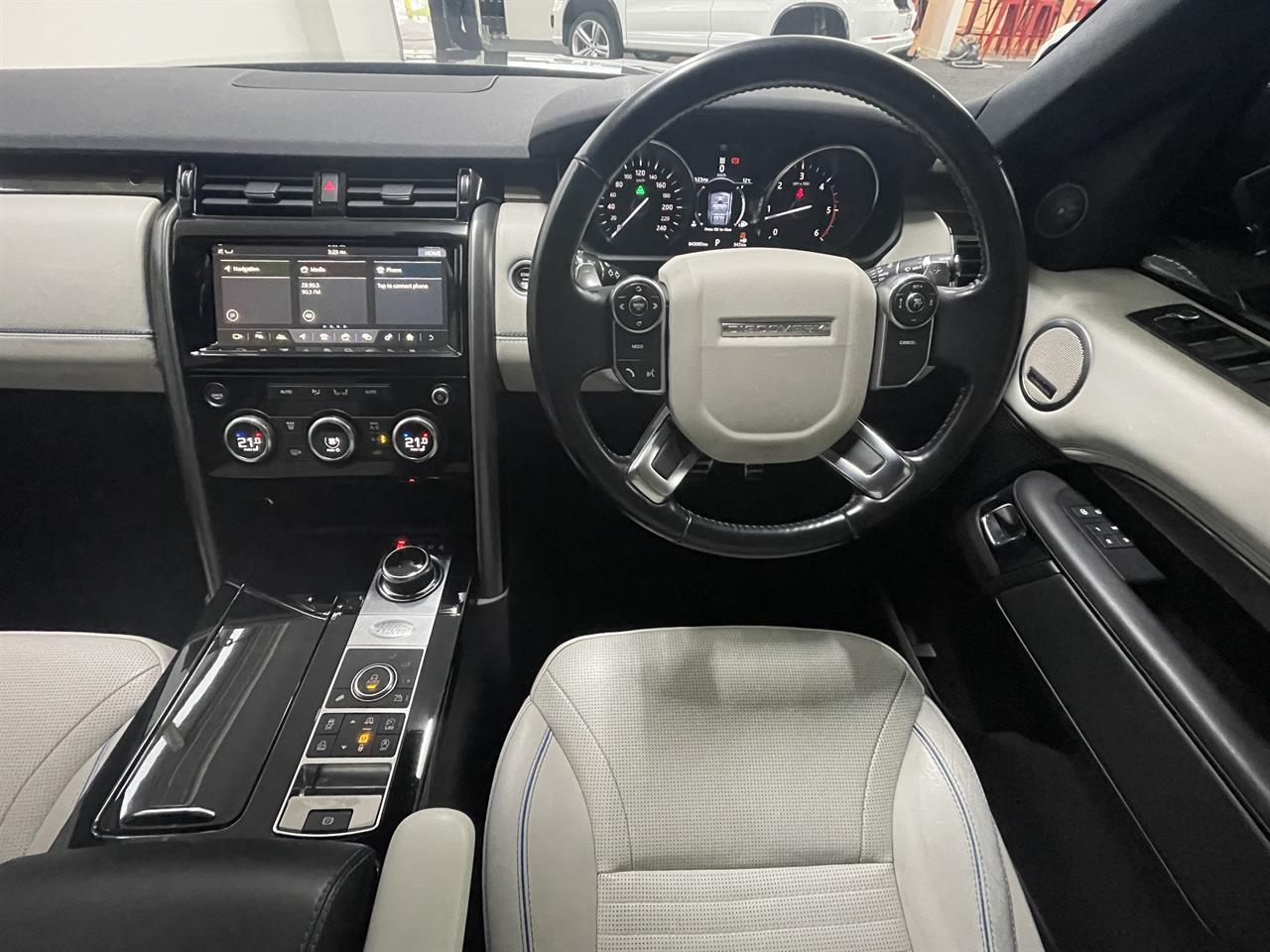 2018 Land Rover Discovery TD6 HSE Luxury 3.0D 7 Seater image 10