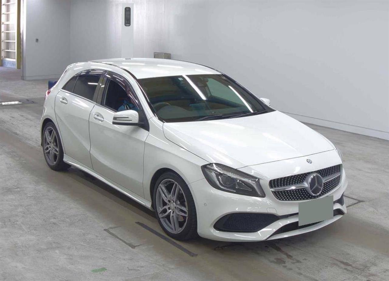 2016 Mercedes-Benz A 180 Sport AMG Styling Pack image 1