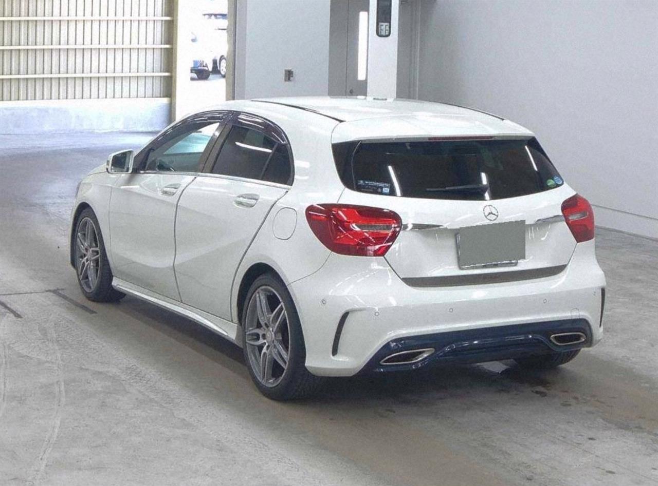 2016 Mercedes-Benz A 180 Sport AMG Styling Pack image 2