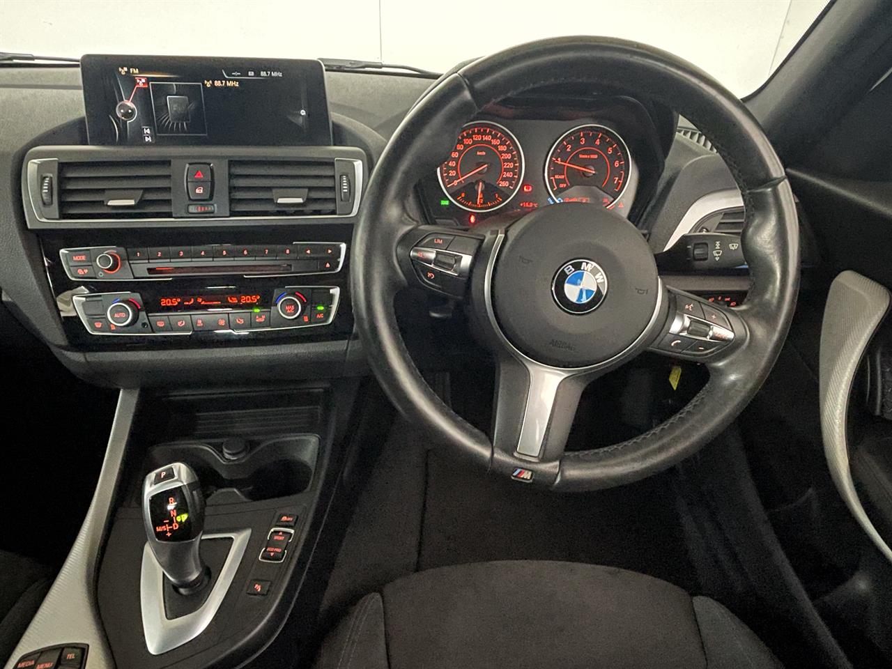 2016 BMW 118i M Sport image 10