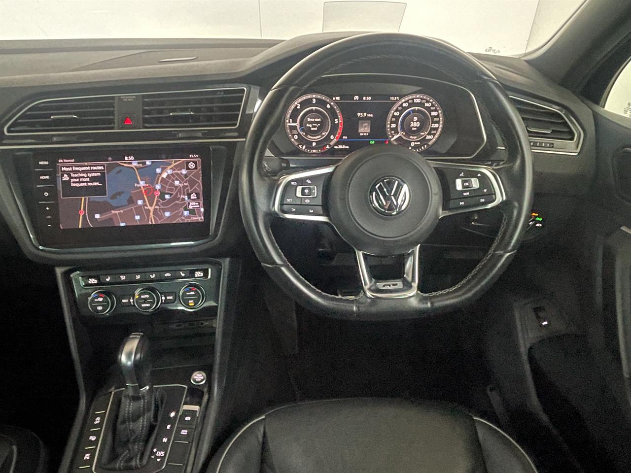 2018 Volkswagen Tiguan 2.0L TDi 4Motion R-Line image 10