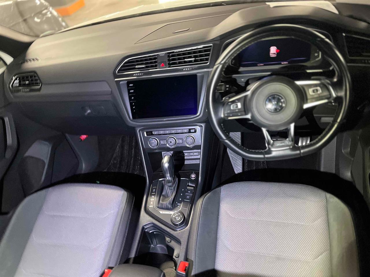 2019 Volkswagen Tiguan 2.0L TDi 4Motion R-Line image 7