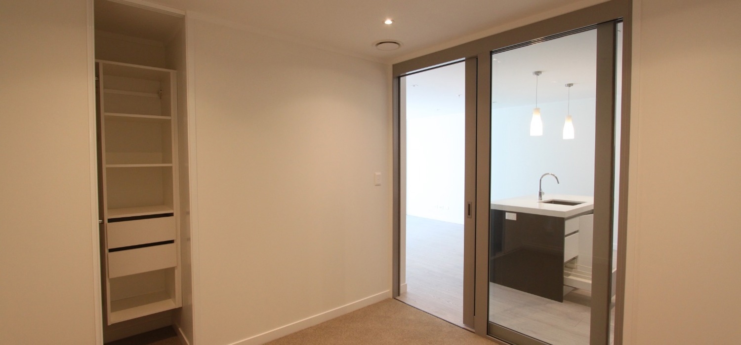 Unfurnished 2 QUEEN BEDROOM  Apartment @Sugartree with a  tandem Carpark image 6