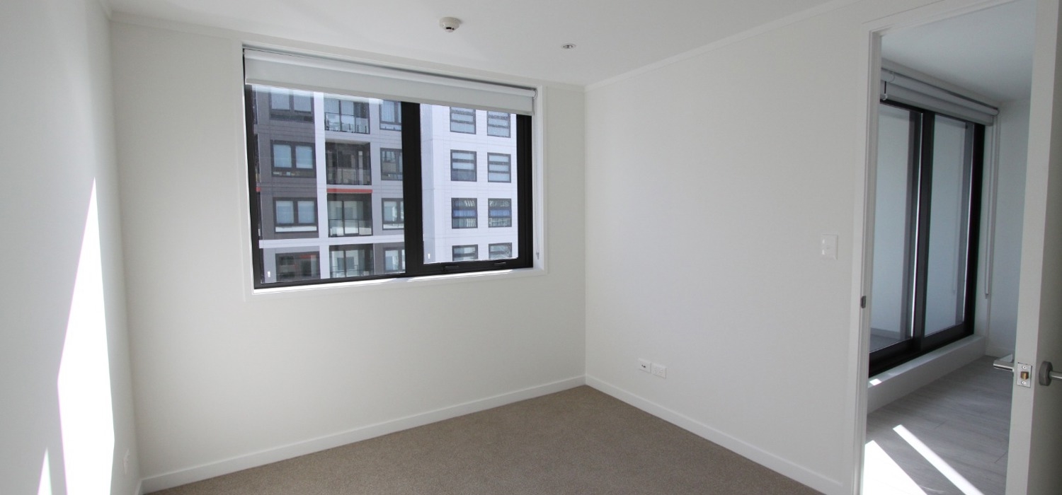Unfurnished 2 QUEEN BEDROOM  Apartment @Sugartree with a  tandem Carpark image 7