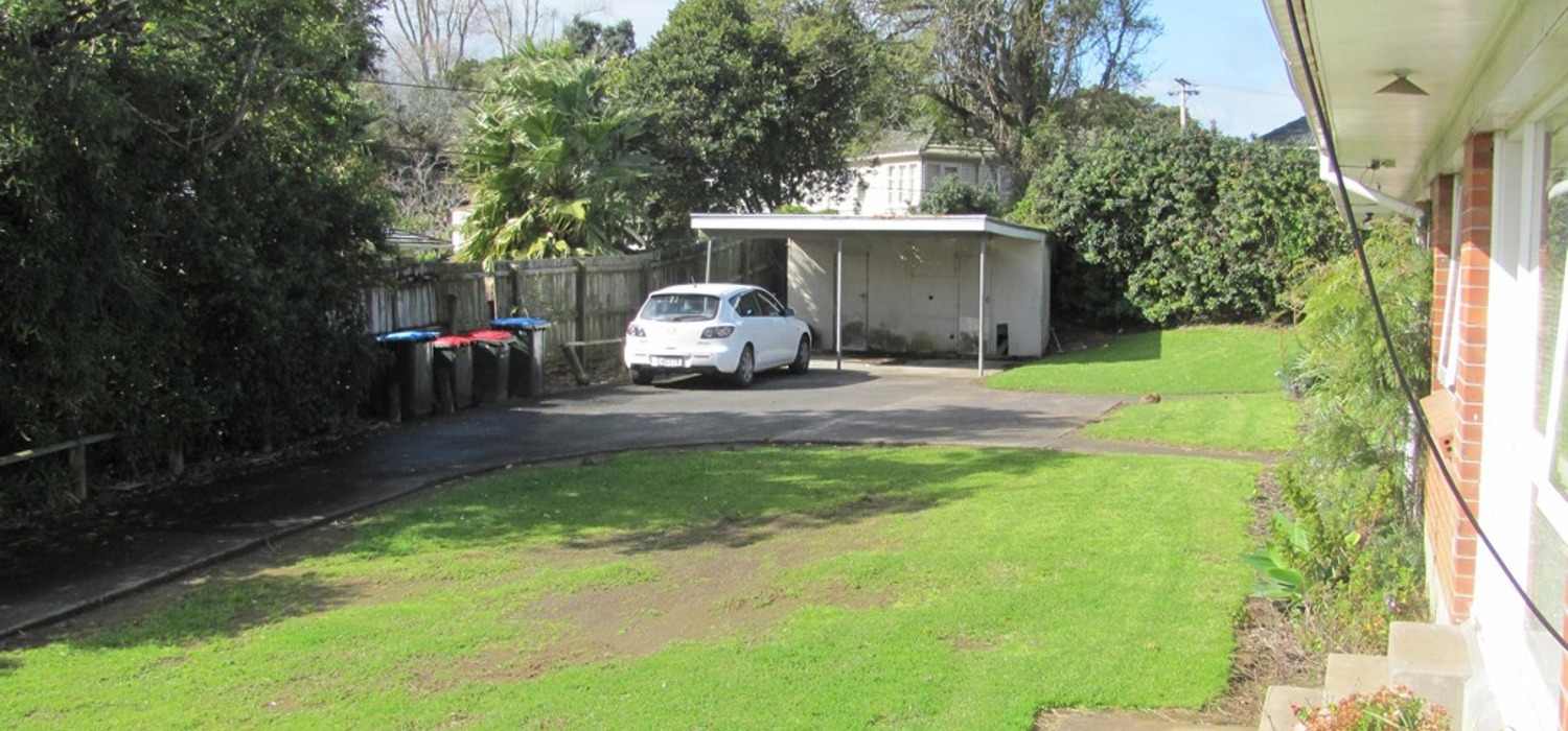 Appealing, Spacious Unit, includes Water and Lawns image 10