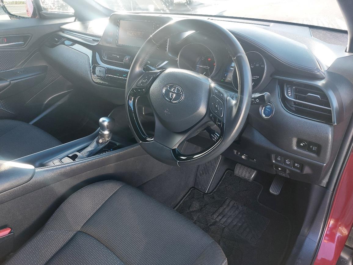 2017 Toyota C-HR Hybrid image 13
