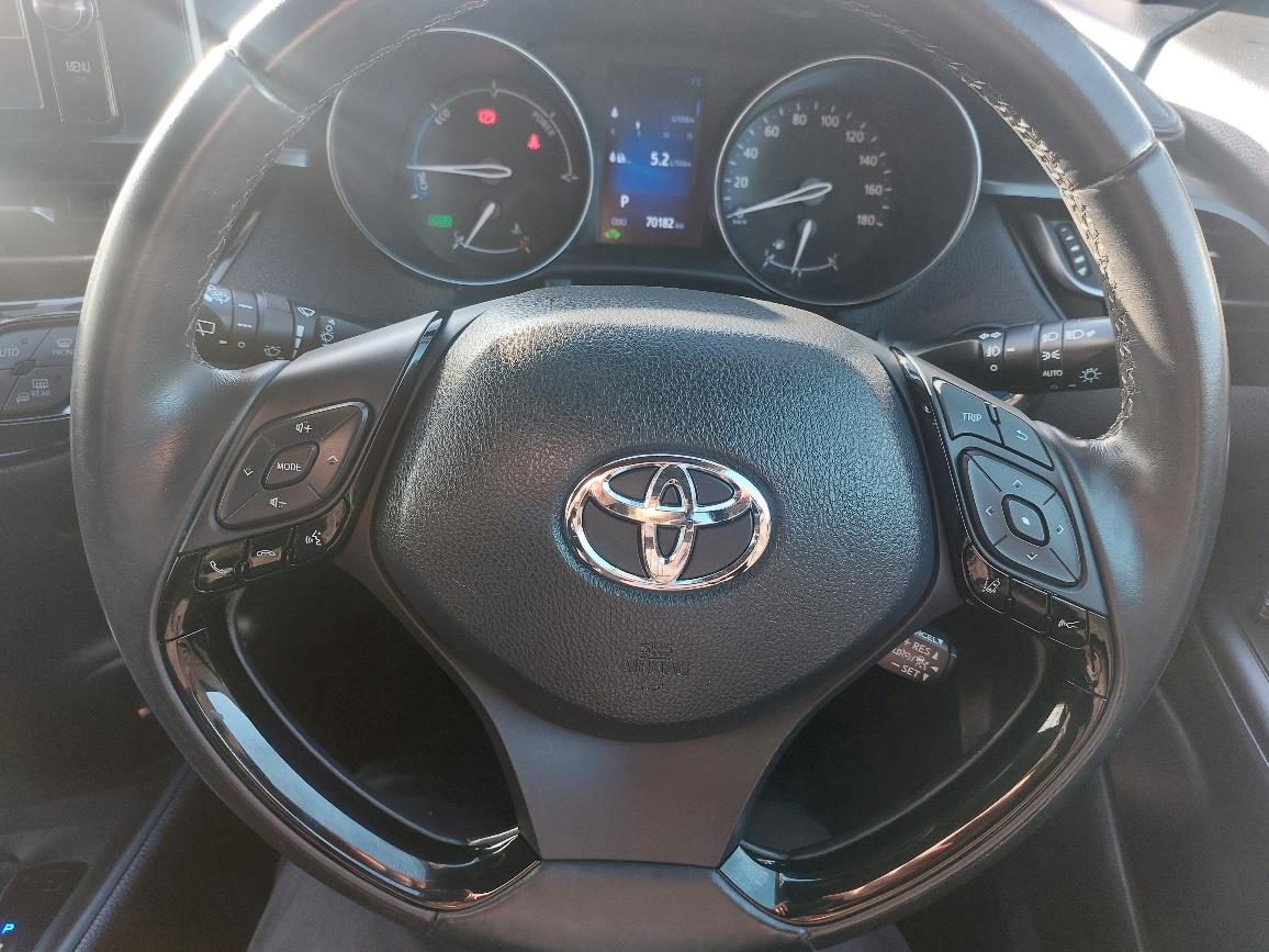 2017 Toyota C-HR Hybrid image 16
