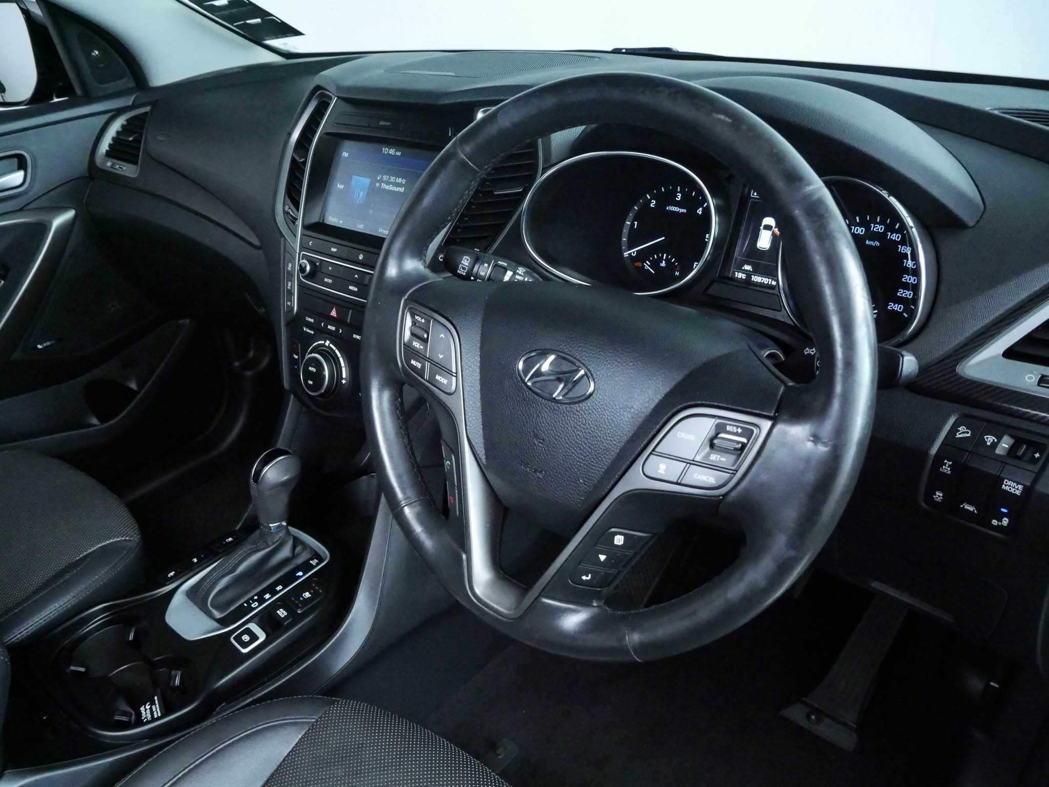 2016 Hyundai Santa Fe image 12