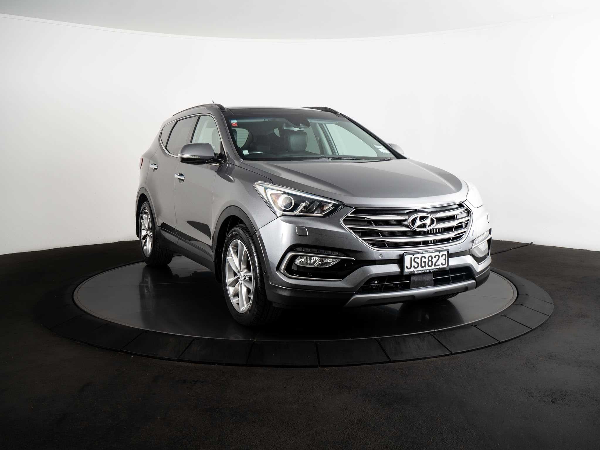2016 Hyundai Santa Fe image 14