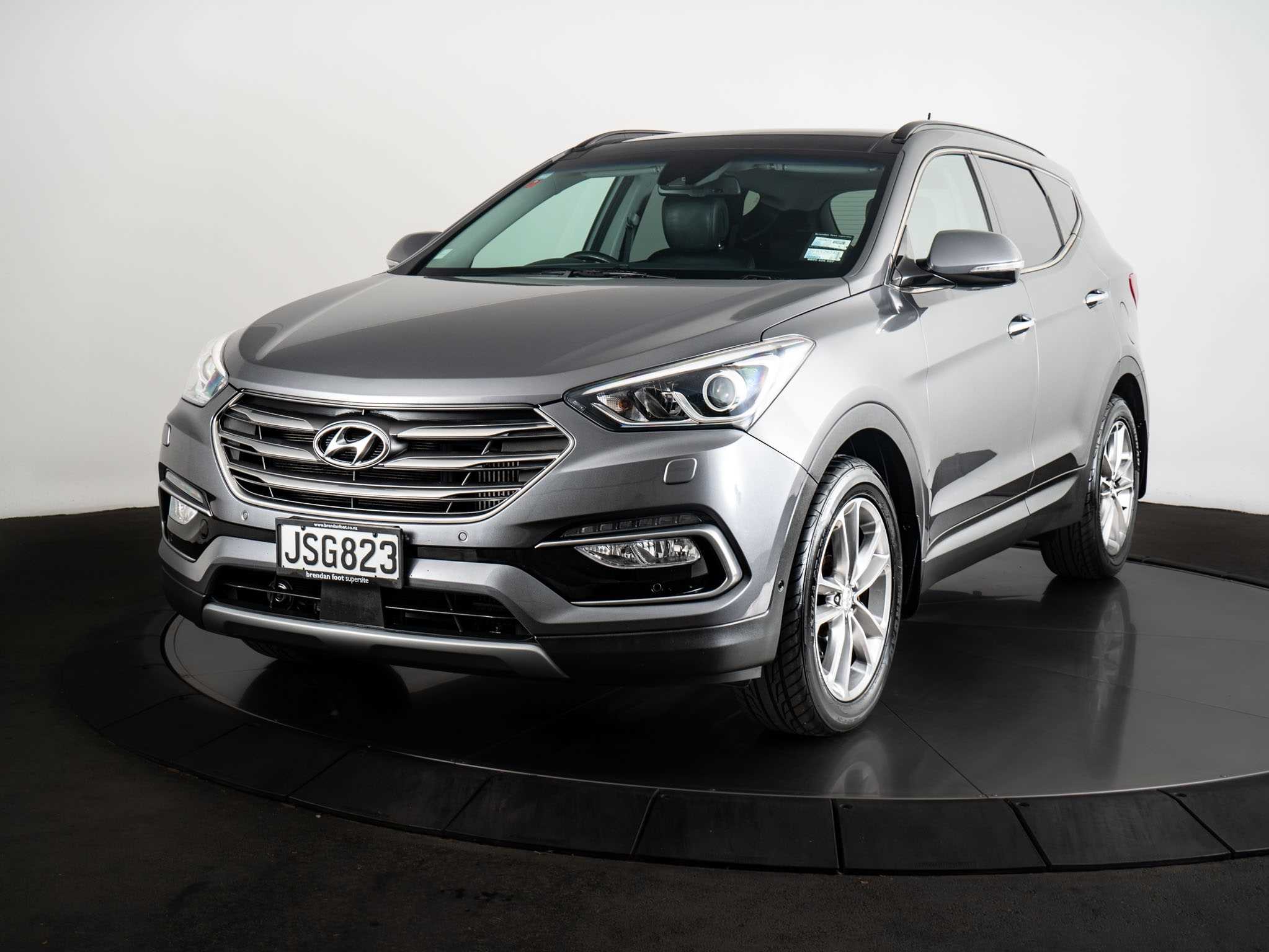 2016 Hyundai Santa Fe image 6