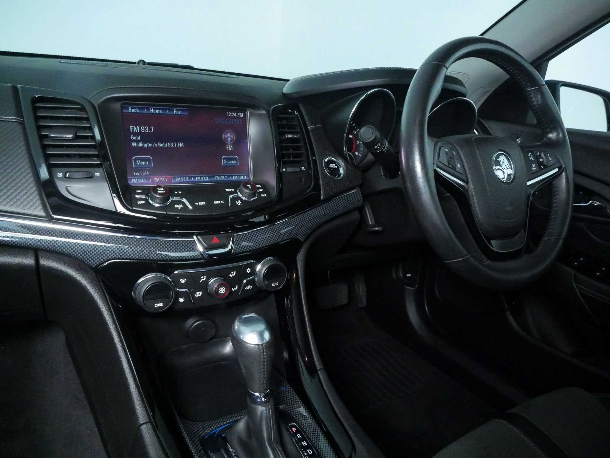 2016 Holden Commodore image 11