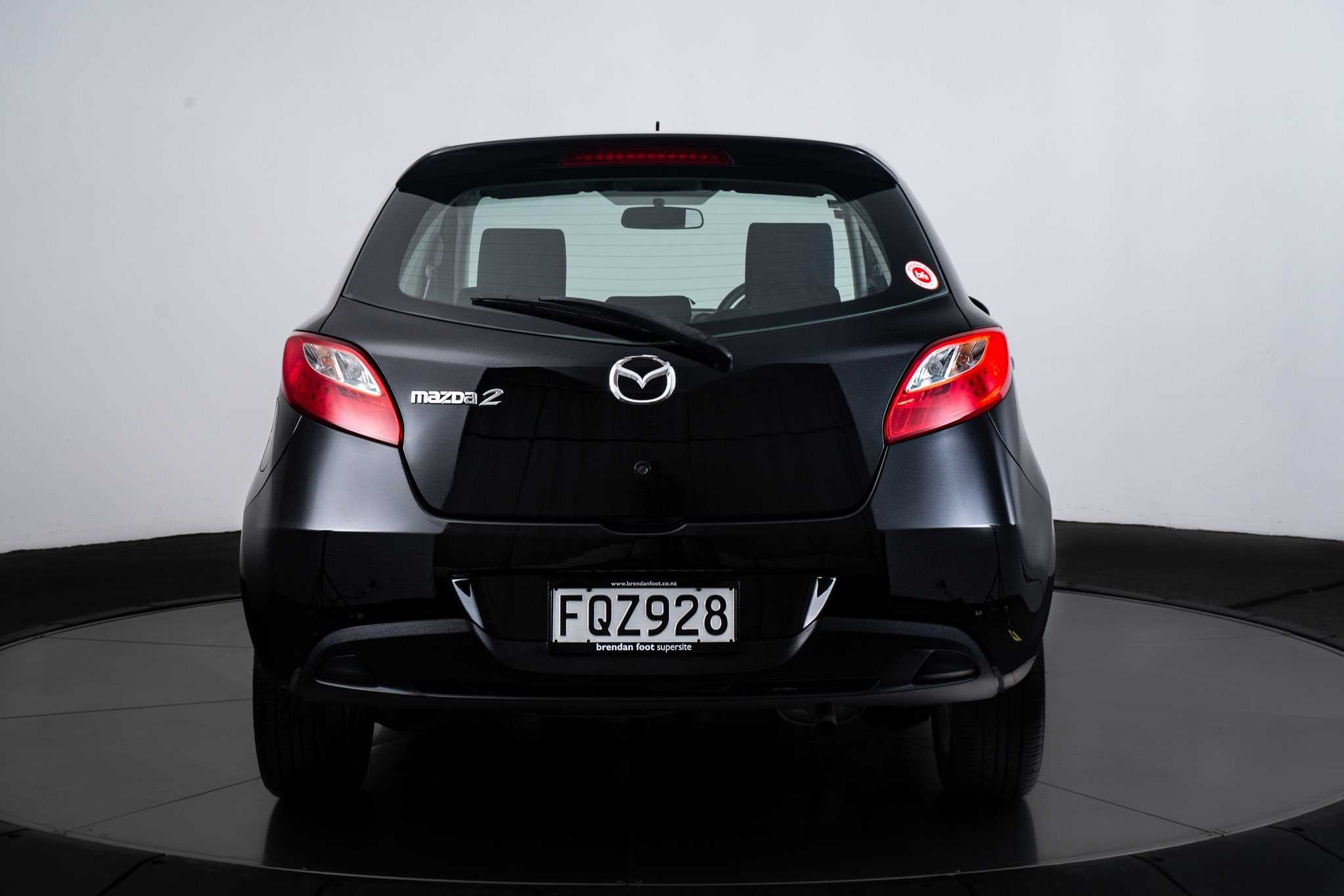 2010 Mazda 2 image 2
