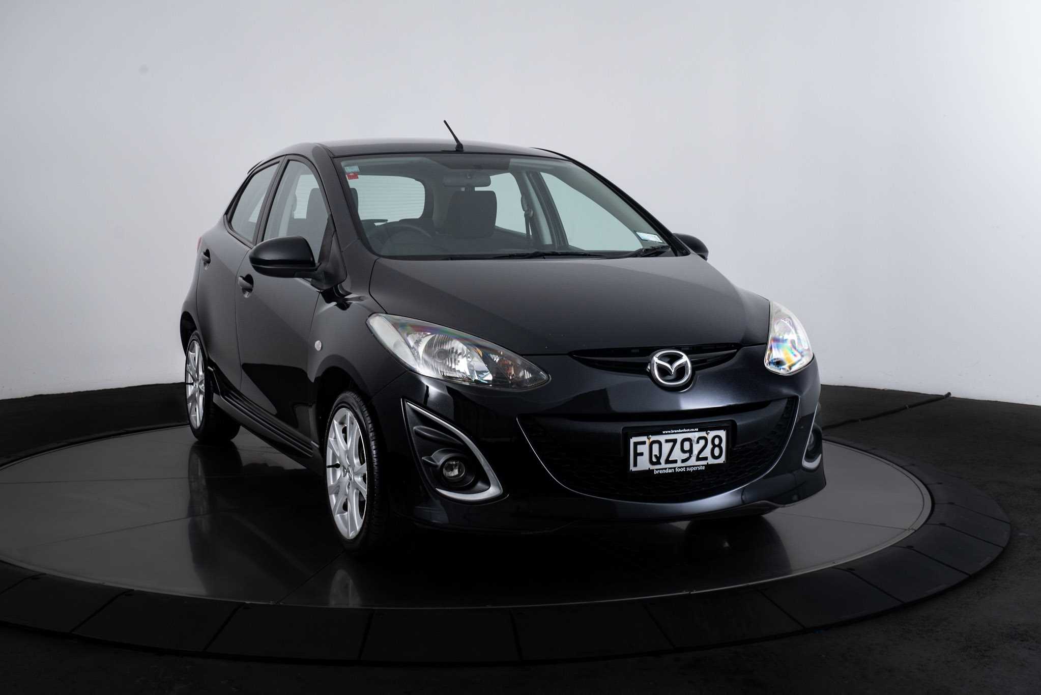 2010 Mazda 2 image 14