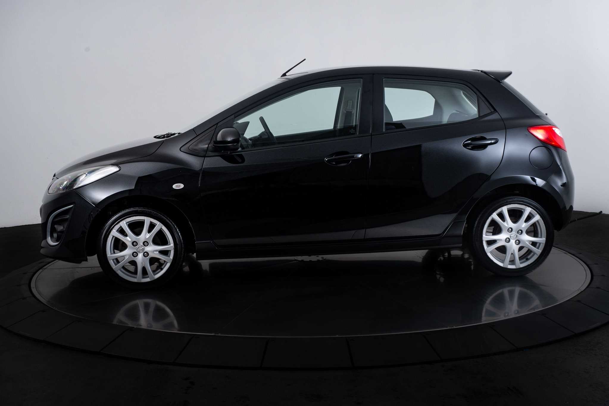 2010 Mazda 2 image 7