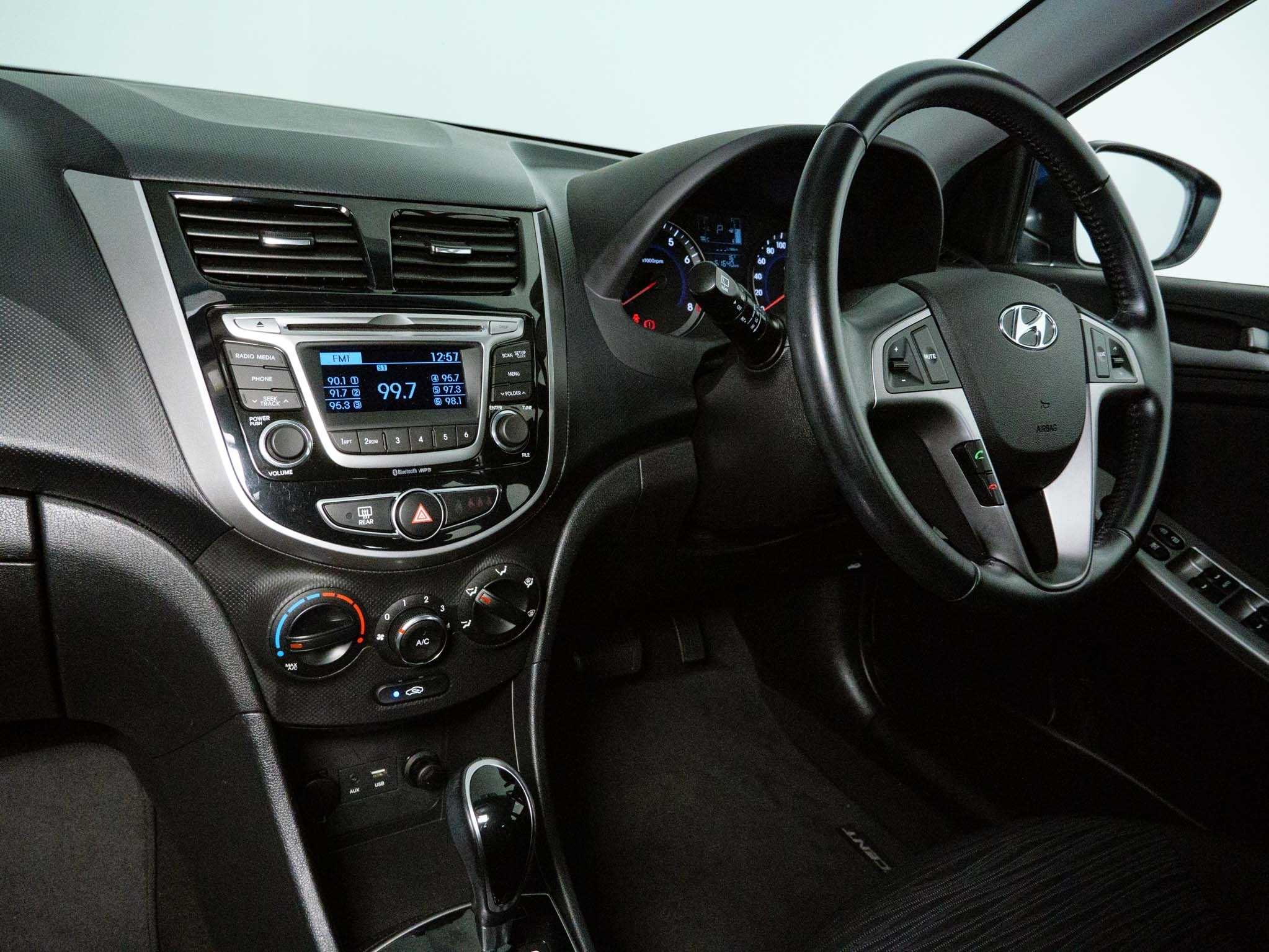 2015 Hyundai Accent image 11