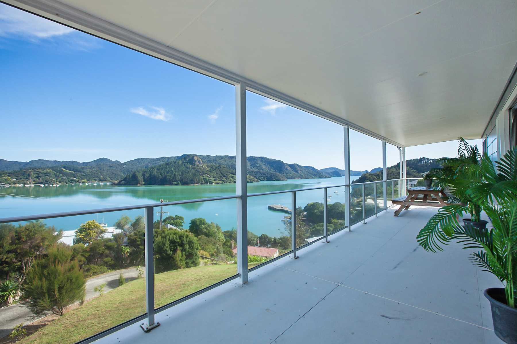 NEAR-NEW WITH SWEEPING HARBOUR VIEWS image 8