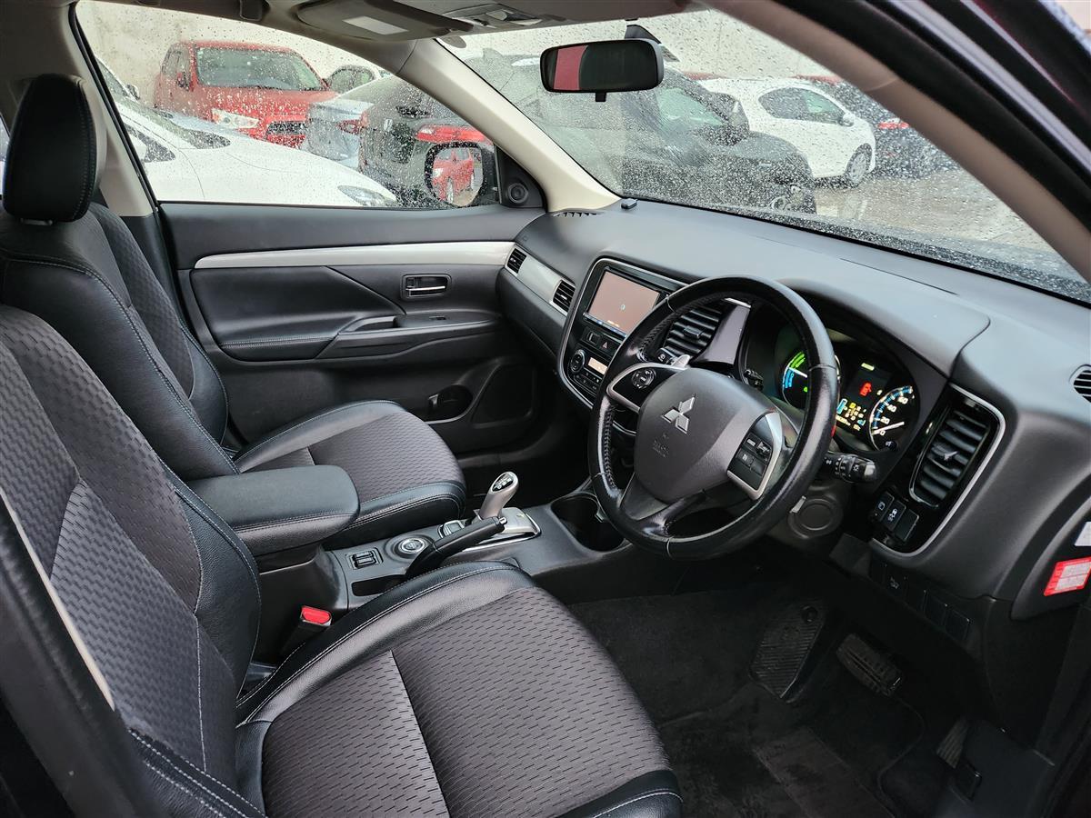 2015 Mitsubishi Outlander PHEV image 4