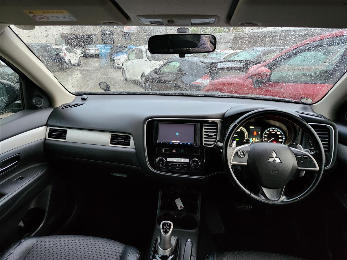 2015 Mitsubishi Outlander PHEV image 5