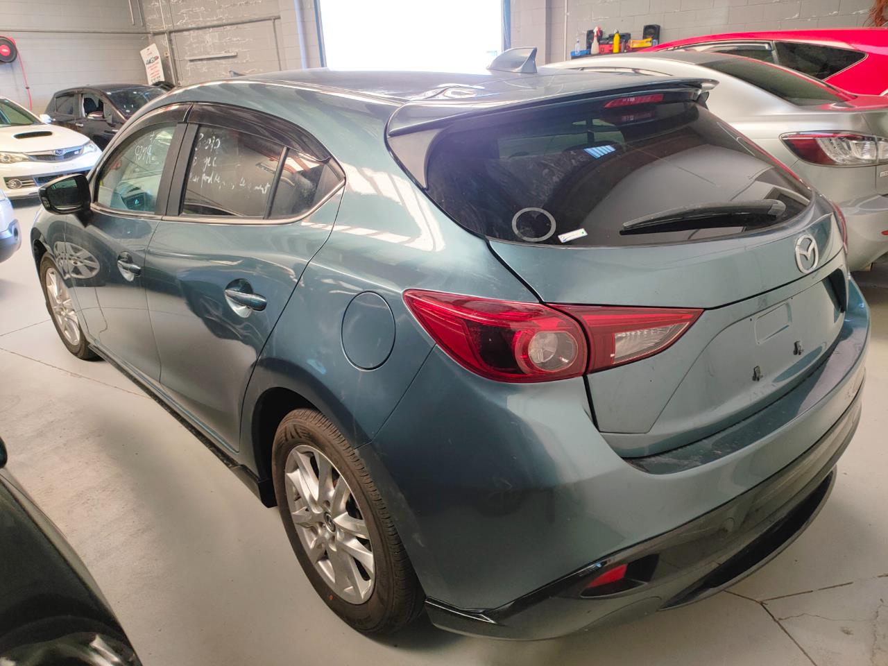 2014 Mazda Axela image 3