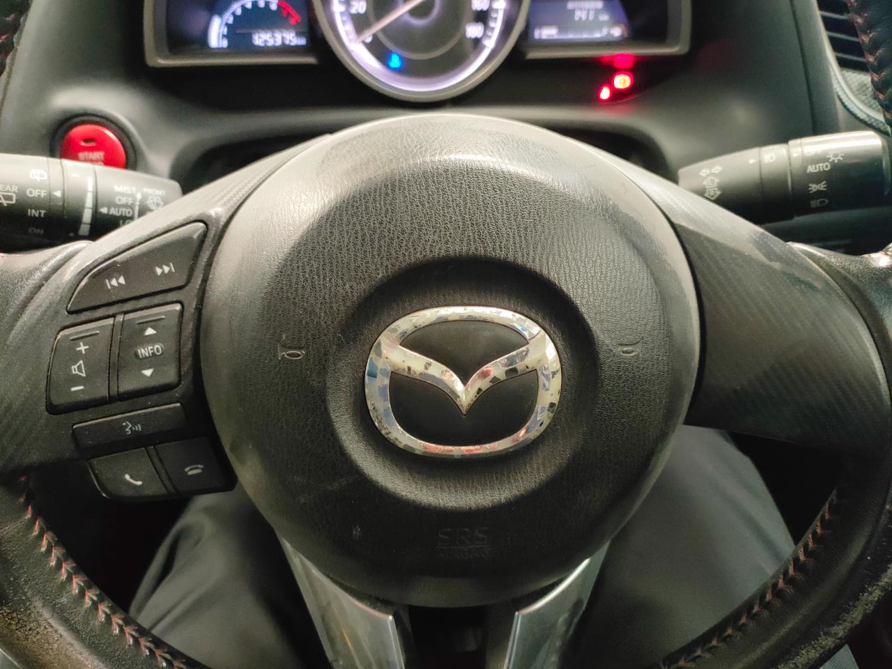 2014 Mazda Axela image 4