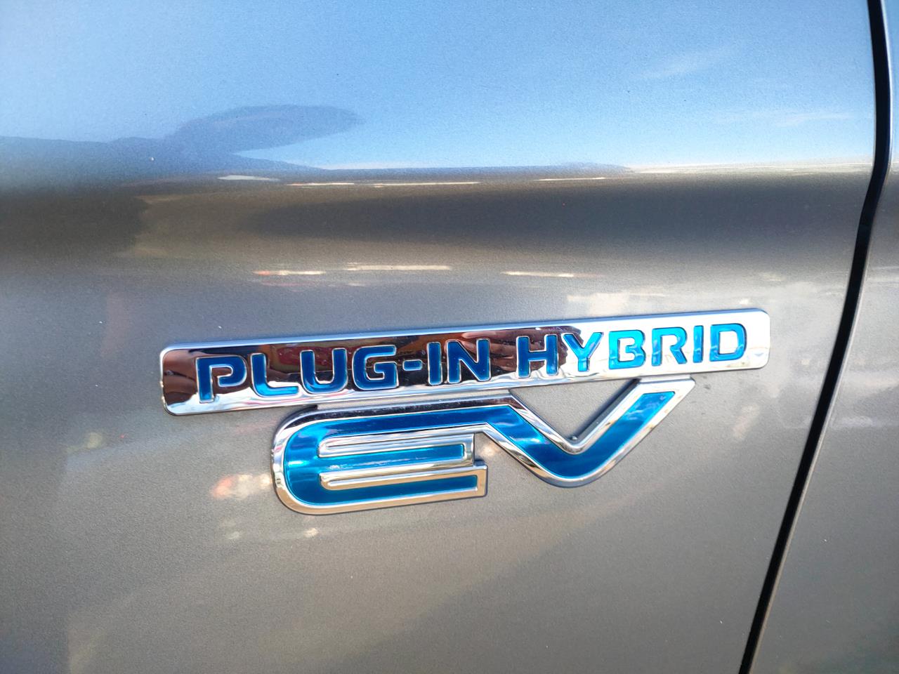 2014 Mitsubishi Outlander PHEV image 15