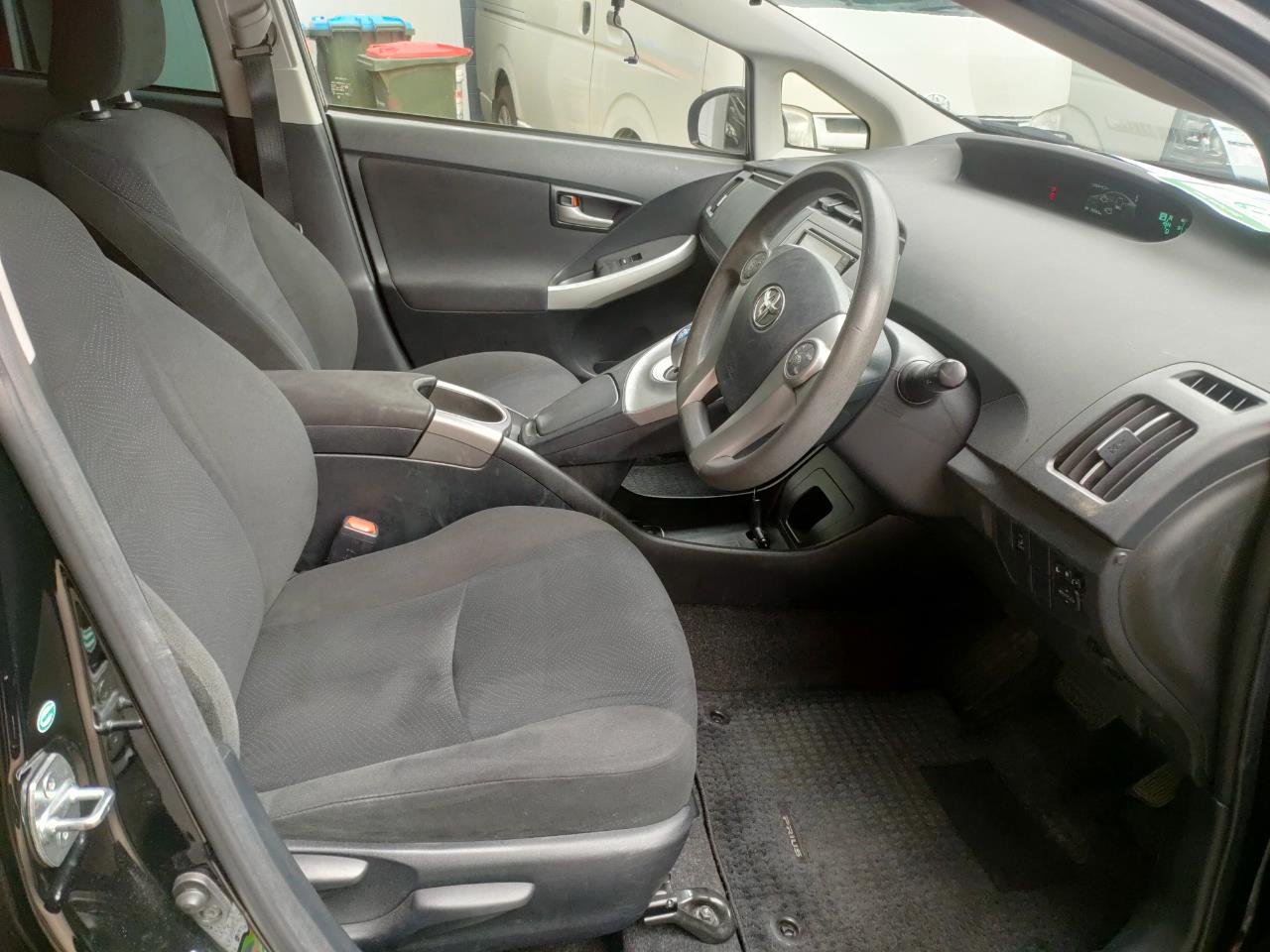 2015 Toyota Prius image 8