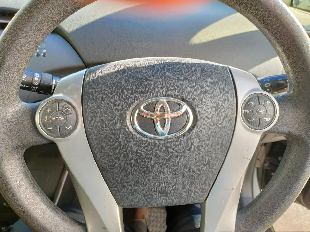 2015 Toyota Prius image 9