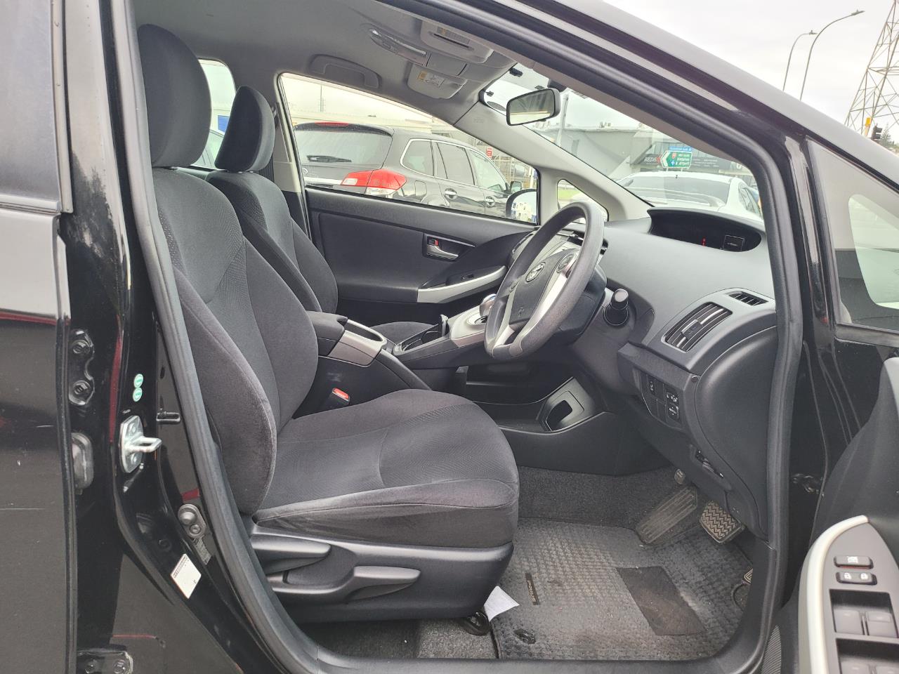 2014 Toyota Prius image 9