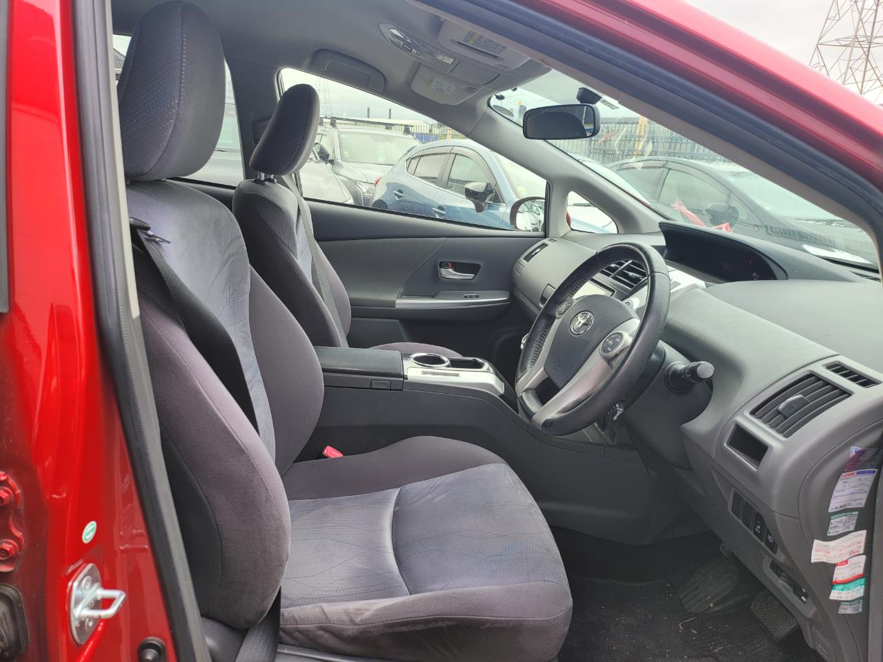 2012 Toyota Prius Alpha image 7