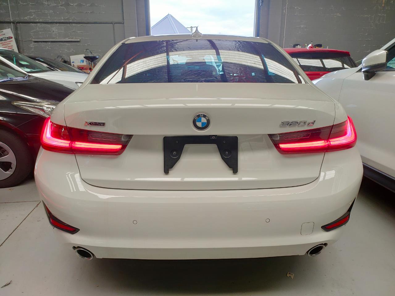 2020 BMW 320D image 3