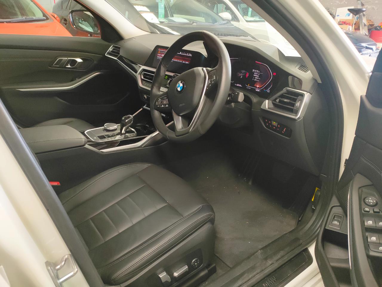 2020 BMW 320D image 5