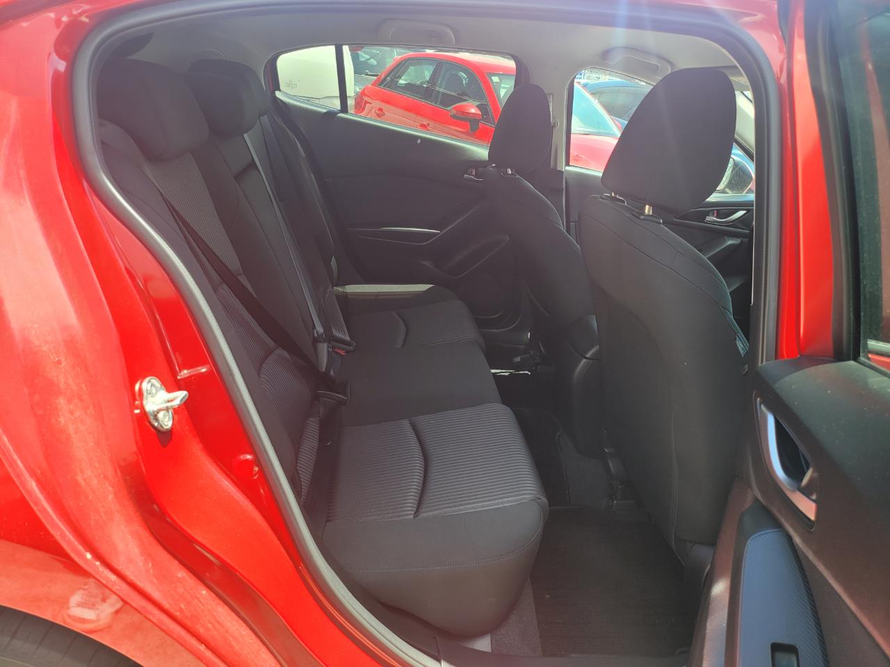 2014 Mazda Axela image 8
