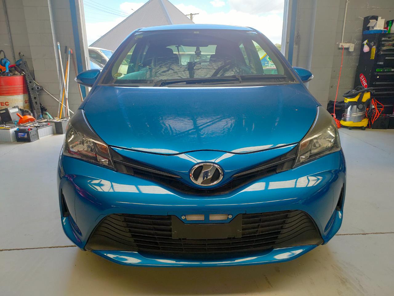 2015 Toyota Vitz image 2